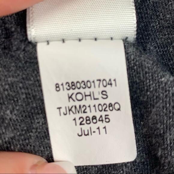 Gray Short Sleeve Fitted Graphic Tee - Picture 12 of 13